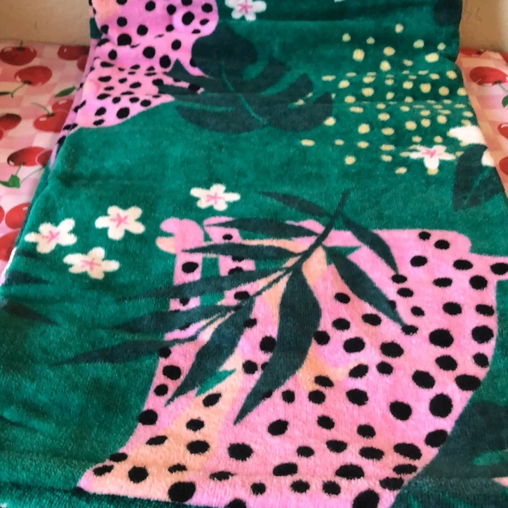 NWT Juicy Couture Printed Cheetah Floral Beach Towel
